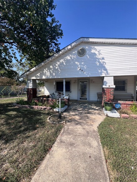 1601 Bessie St, Fort Worth, TX 76104