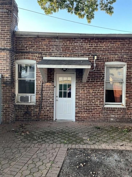 281 Hillside Ave, Williston Park, NY 11596