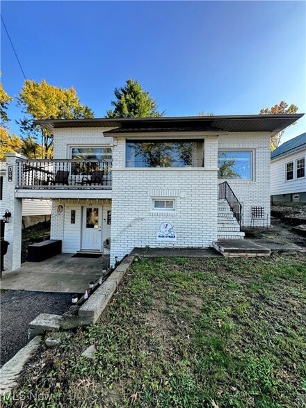 158 Oak Dr NW, North Canton, OH 44720