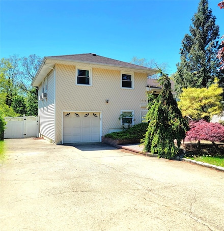 3914 Jerusalem Ave, Seaford, NY 11783