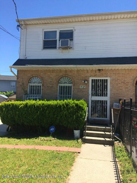 619 Elbe Ave, Staten Island, NY 10304