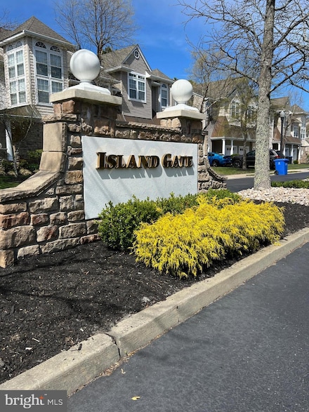 7 Sea Breeze Ct, Manahawkin, NJ 08050