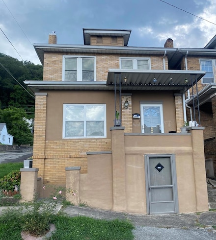 42 W 6th Ave, Williamson, WV 25661