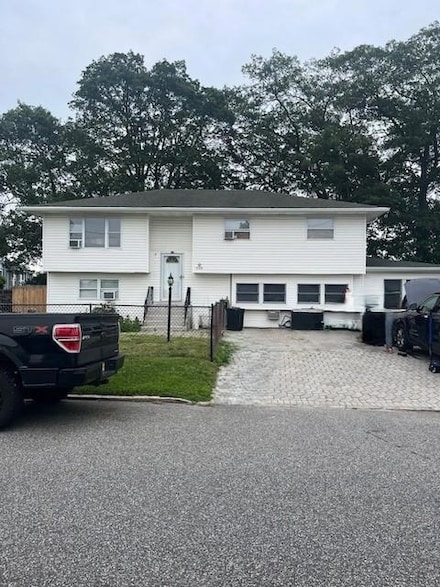 226 14th Ave, West Babylon, NY 11704