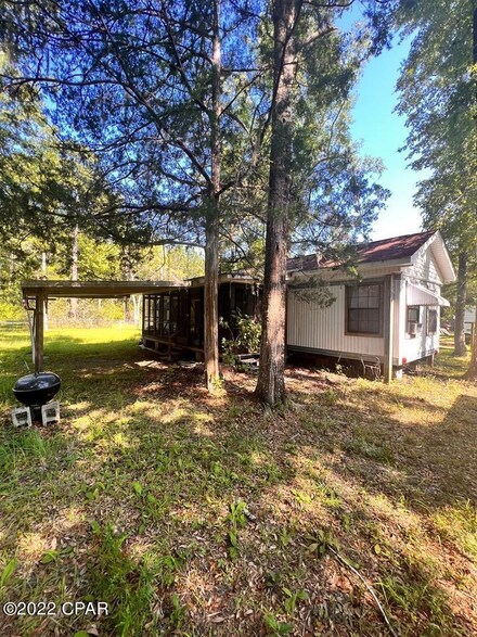 672 Bryant Landing Rd, Wewahitchka, FL 32465