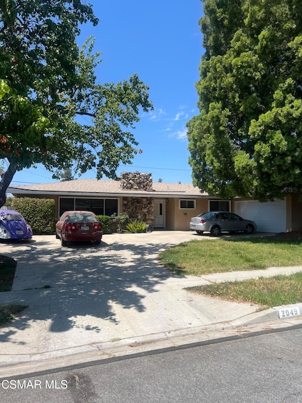 2049 Stanford Dr, Simi Valley, CA 93065