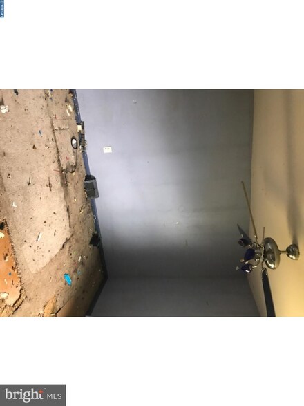 203 S Warwick Rd, Magnolia, NJ 08049