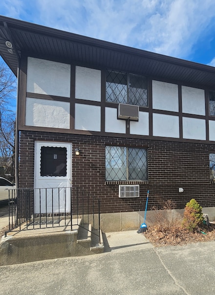 30 Vail St Unit 1, Waterbury, CT 06708