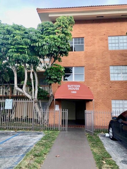 1855 NE 121st St Unit 21, North Miami, FL 33181