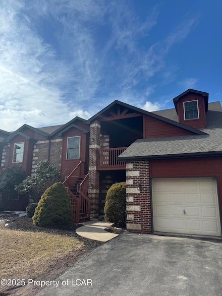 1303 Country Club Dr, Hazleton, PA 18202