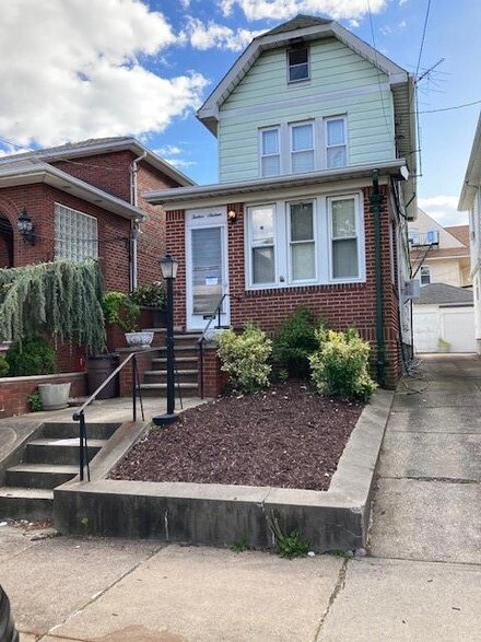 1216 84th St, Brooklyn, NY 11228