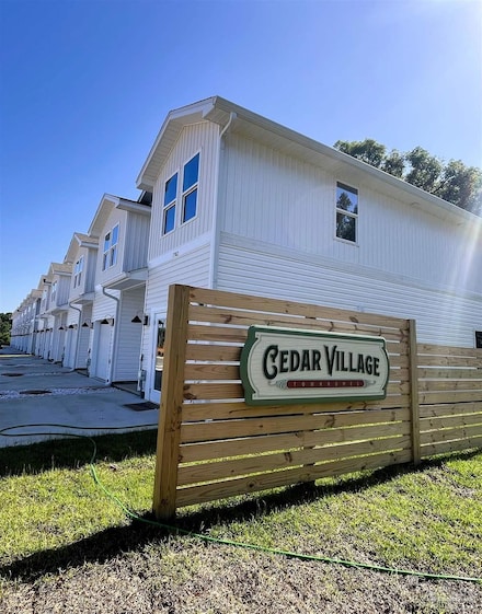 7107 Village Ln, Pensacola, FL 32504