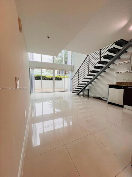 41 SE 5th St Unit 703, Miami, FL 33131