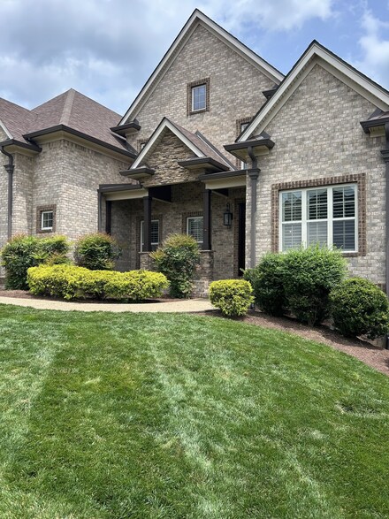 2040 Brisbane Dr, Spring Hill, TN 37174
