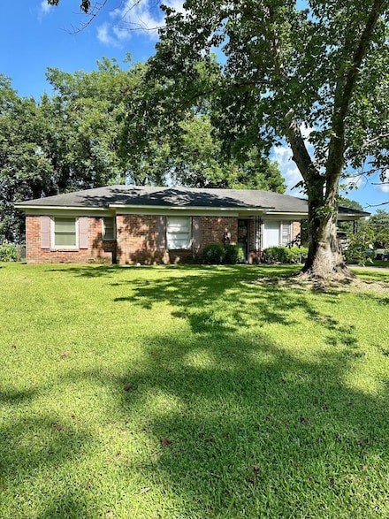 102 Amy St, Leland, MS 38756