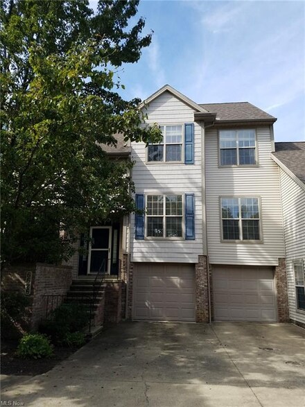 6626 Fox Hollow Ct, Middleburg Heights, OH 44130
