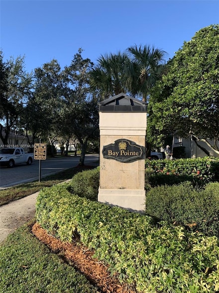2518 Bay Pointe Ct, Weston, FL 33327