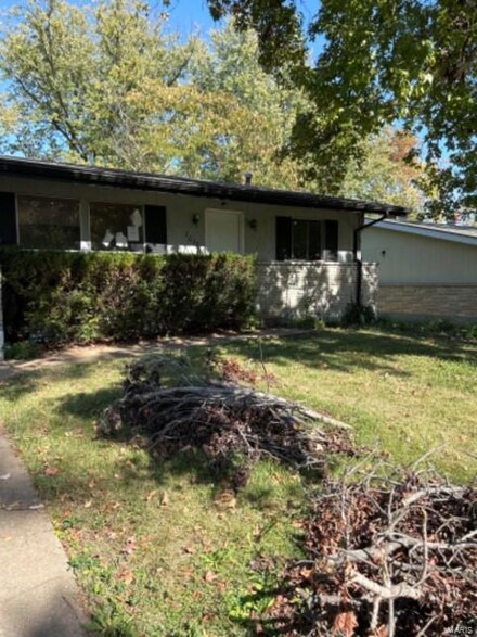 2633 Garham Dr, Saint Louis, MO 63136