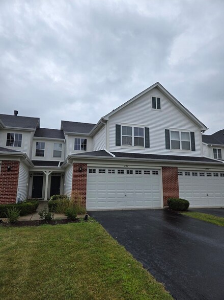 477 Silver Charm Dr, Oswego, IL 60543