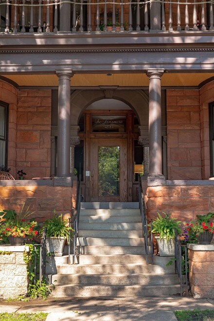231 Arundel St Unit 2, Saint Paul, MN 55102