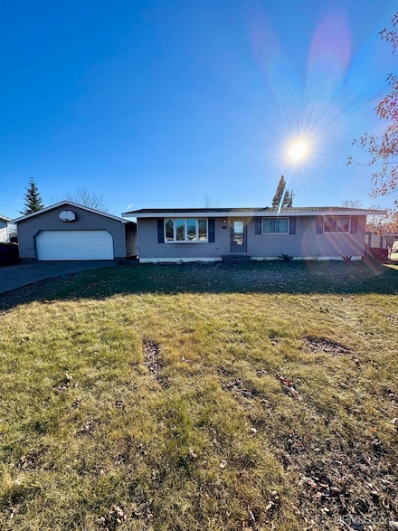 1725 Glendora Ln, Ishpeming, MI 49849