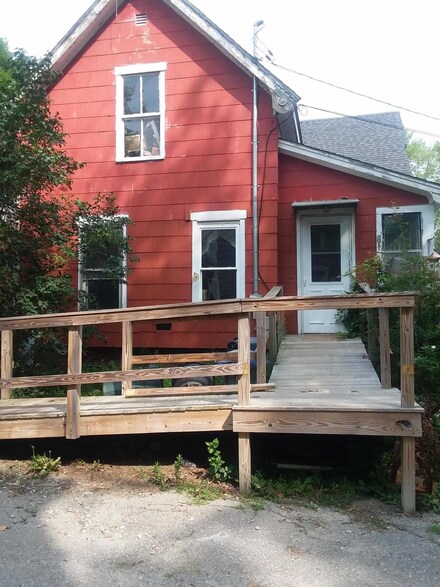 942 Winslows Mills Rd, Waldoboro, ME 04572