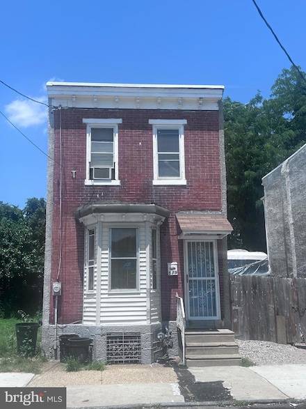579 Pine St, Camden, NJ 08103