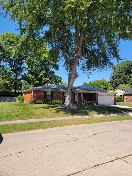 348 Ottawa Dr, Indianapolis, IN 46217