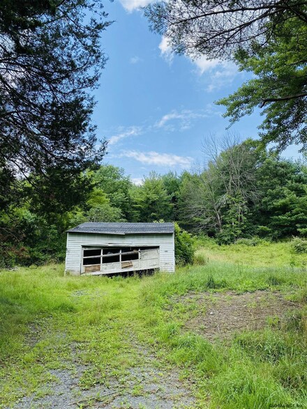 440 W Ghent Rd, Hudson, NY 12534