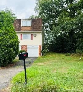 204 Chrystal Dr, Maybrook, NY 12543