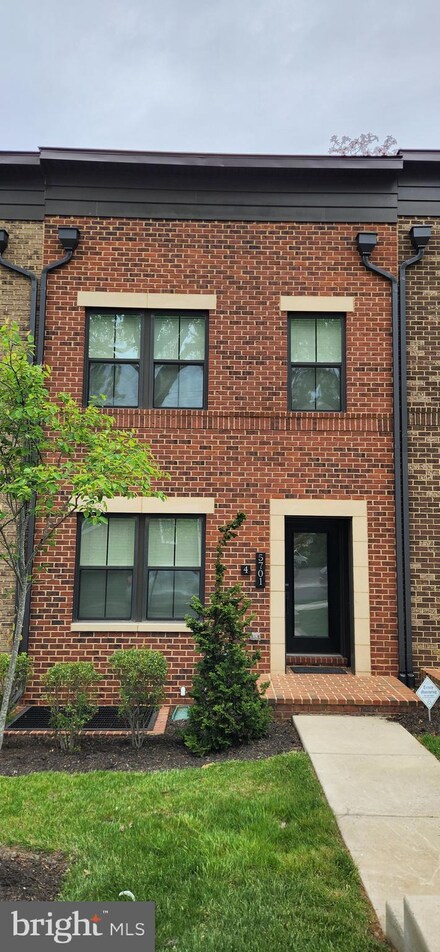5701 11th St N Unit 4, Arlington, VA 22205