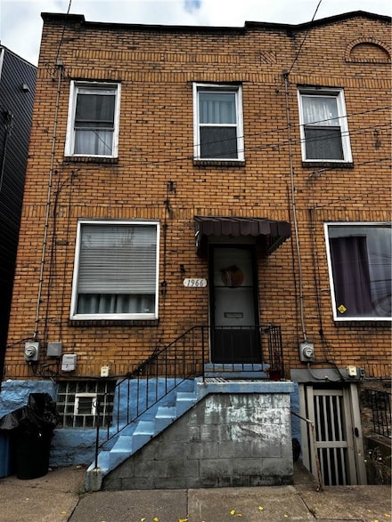 1966 Straubs Ln, Pittsburgh, PA 15212