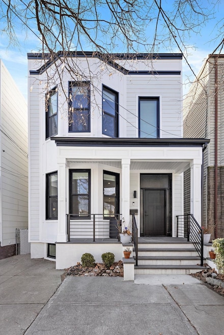 219 Dodd St, Weehawken, NJ 07086