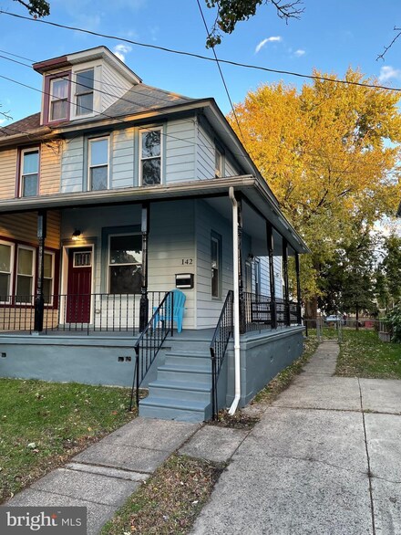 142 Cedar Ave, Oaklyn, NJ 08107