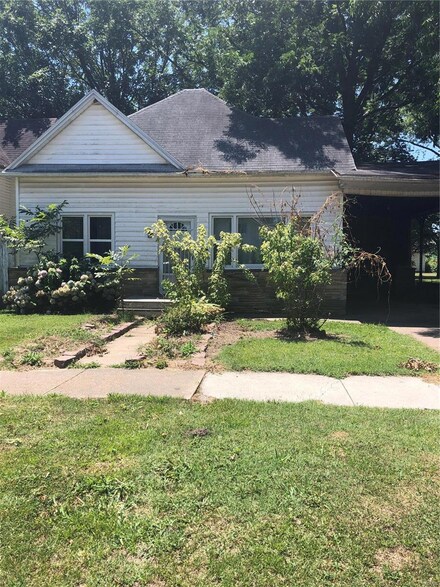 112 Gray Ave, Chaffee, MO 63740