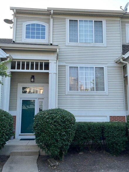 2203 Daybreak Dr, Aurora, IL 60503