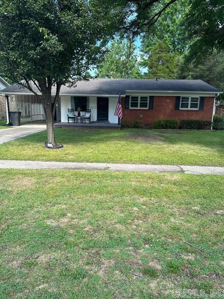 512 N 7th St, Paragould, AR 72450