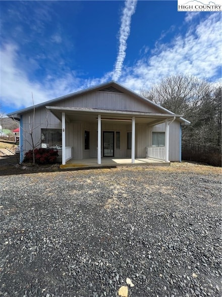 28 Mullin Hill Rd, Spruce Pine, NC 28777