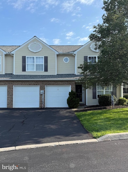102 Kestrel Ct, Hummelstown, PA 17036