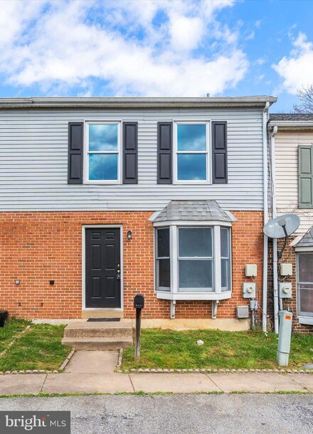 415 Strathaven Ct, Newark, DE 19702