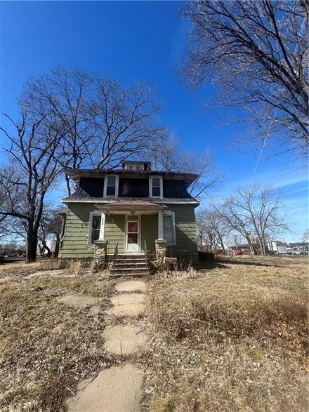 236 S Ash St, Ottawa, KS 66067