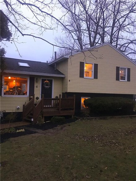 6 Oakmount Ave, Bloomfield, NY 14469