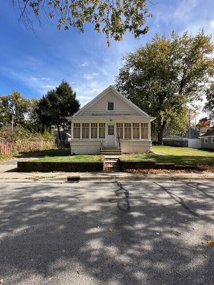 355 Valparaiso St, Valparaiso, IN 46383