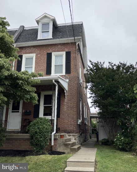 615 Hoffnagle St, Philadelphia, PA 19111