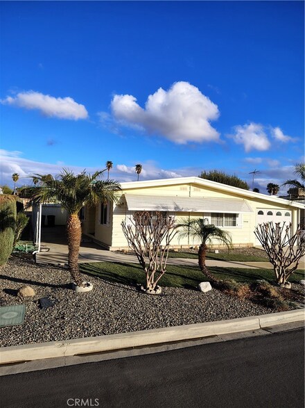 26068 Fountain Palm Dr, Homeland, CA 92548