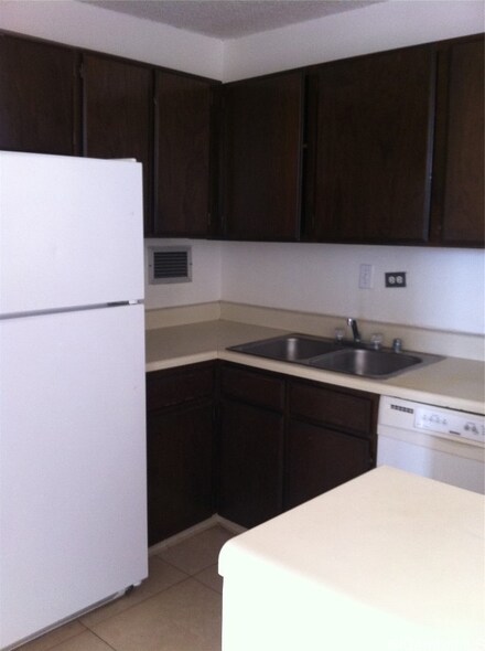 1535 Pensacola St Unit 607, Honolulu, HI 96822