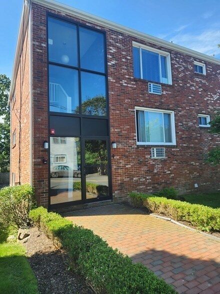 4 Raymond St Unit 1, Gloucester, MA 01930