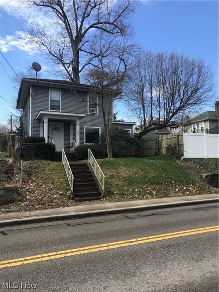 421 N 7th St, Marietta, OH 45750