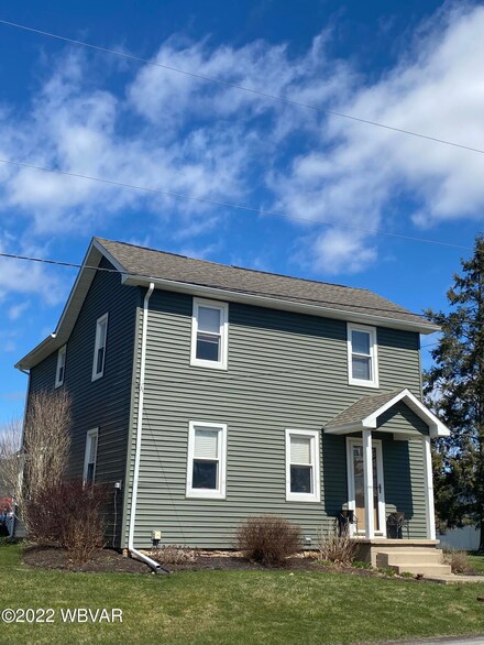718 Middle Rd, Jersey Shore, PA 17740