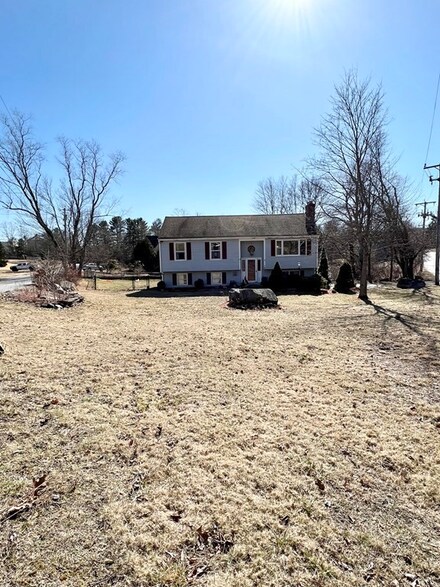 10 Hartford Ave S, Upton, MA 01568